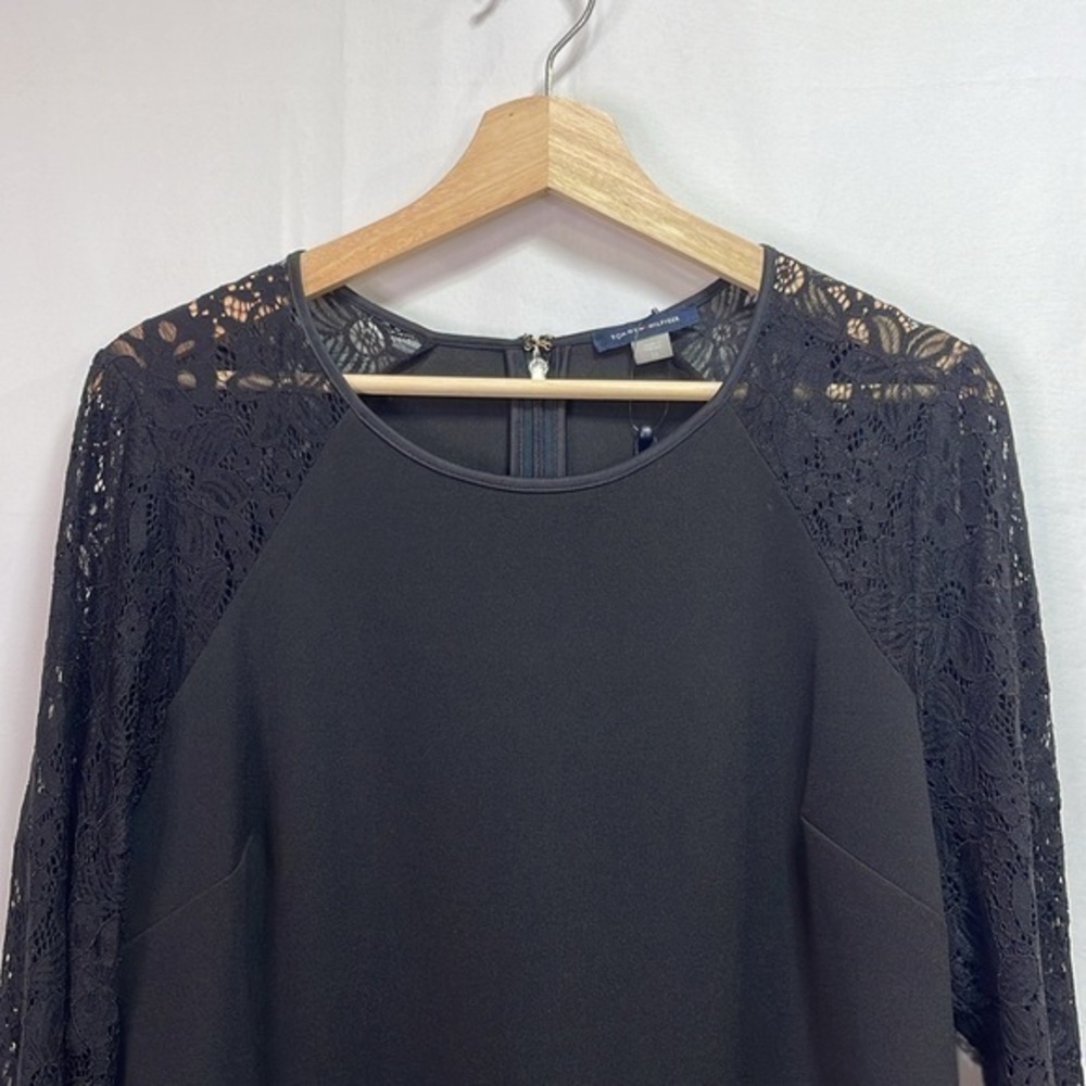 🦚 NWT Tommy Hilfiger black stretch crepe body with lace shoulders and arms.
